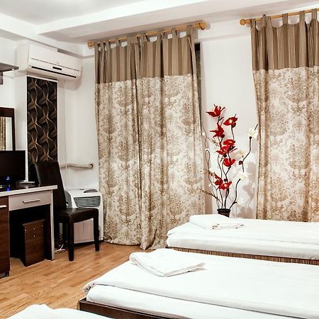 Hotel Stars Bukares Bagian luar foto