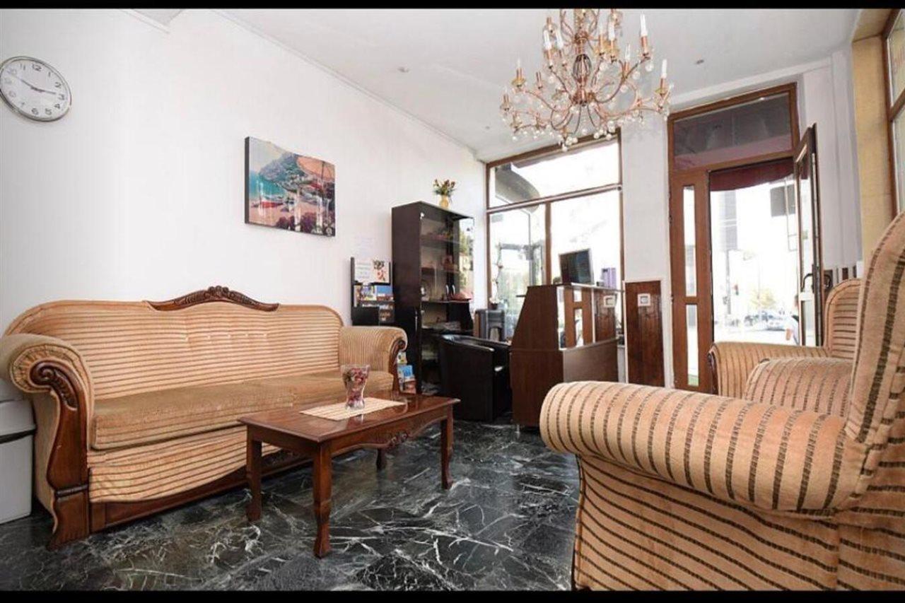 Hotel Stars Bukares Bagian luar foto