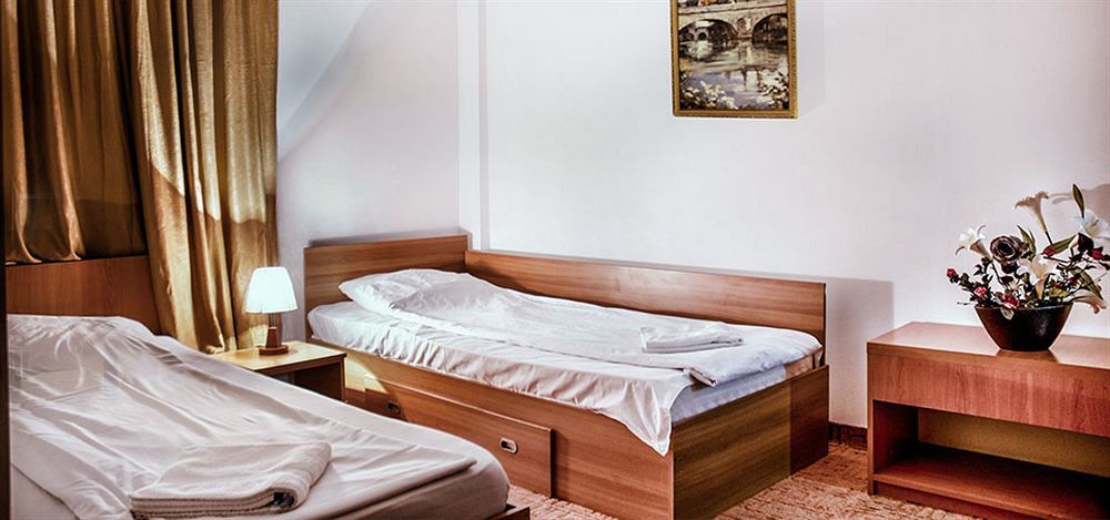 Hotel Stars Bukares Bagian luar foto