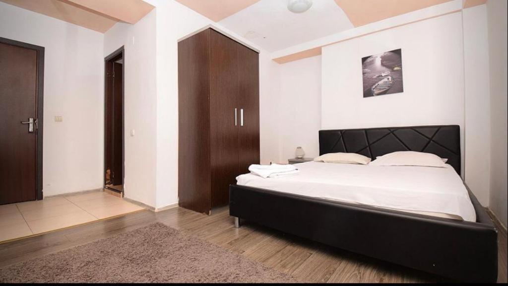 Hotel Stars Bukares Bagian luar foto