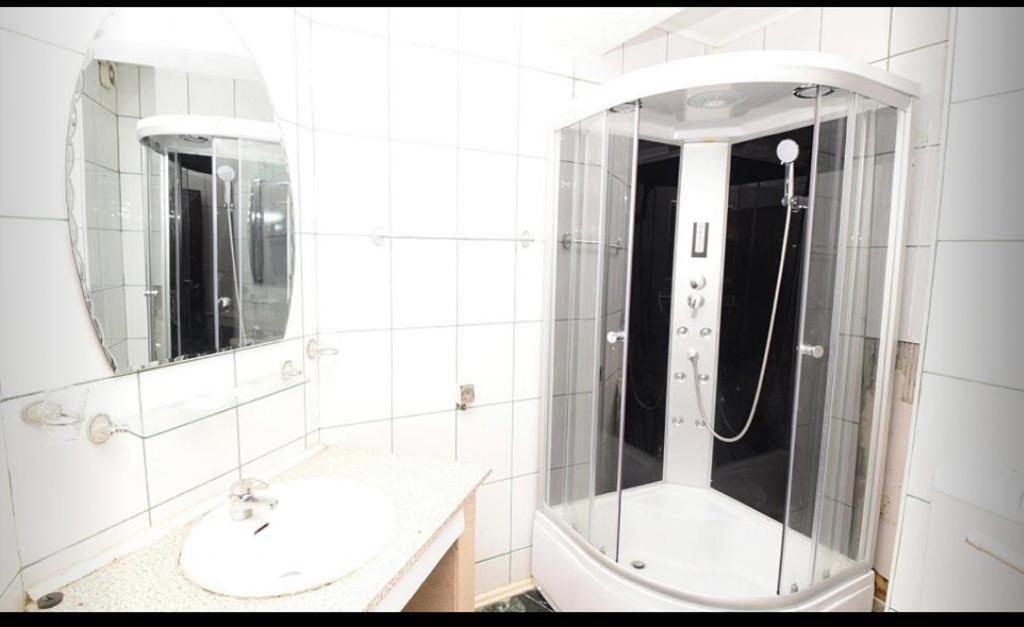 Hotel Stars Bukares Bagian luar foto