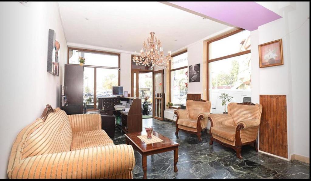 Hotel Stars Bukares Bagian luar foto