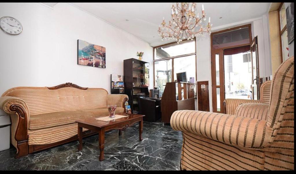 Hotel Stars Bukares Bagian luar foto